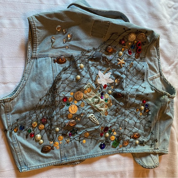 Super groovy vest! - Picture 3 of 3